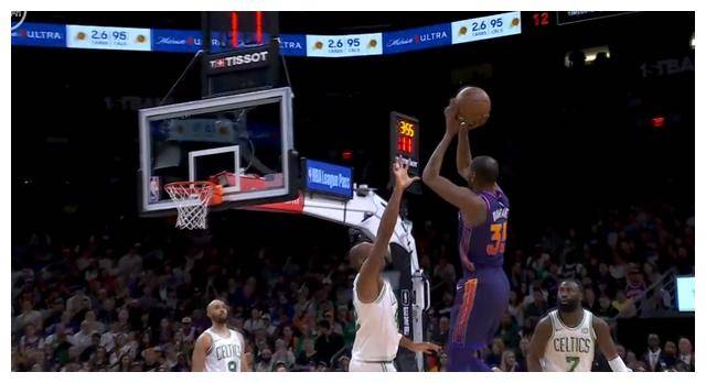 杜兰特在皇家马德里比赛中刷新纪录,大比分获胜引发热议!全场沸腾不已(皇家马德里现役阵容) 杜兰特在皇家马德里比赛中刷新纪录,大比分获胜引发热议!全场沸腾不已(皇家马德里现役阵容)