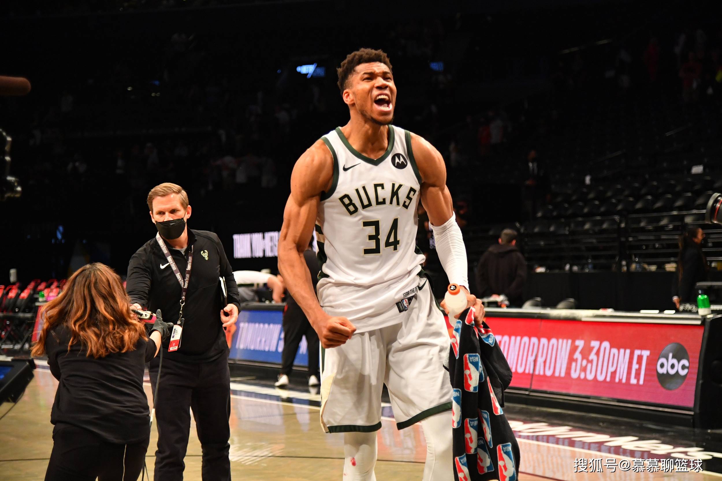 字母哥连续十五场比赛得分超过晋级下一阶段,快船不断突破!热度持续攀升(足球不死鸟十四场推荐) 字母哥连续十五场比赛得分超过晋级下一阶段,快船不断突破!热度持续攀升(足球不死鸟十四场推荐)