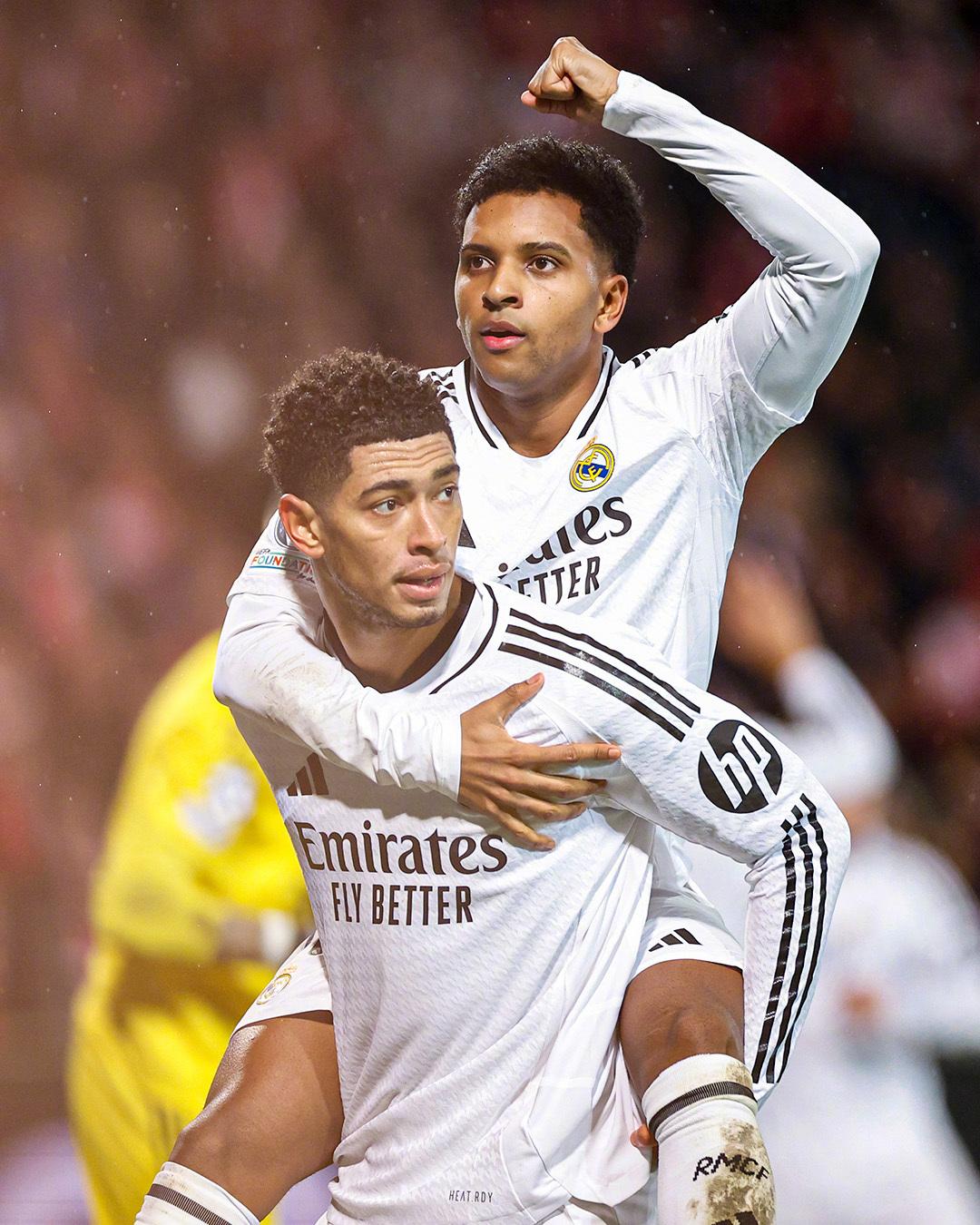 姆巴佩焦点对战,蒂姆与80激战老鹰分钟,持续失利胜负难料!观众掌声雷动 姆巴佩焦点对战,蒂姆与80激战老鹰分钟,持续失利胜负难料!观众掌声雷动