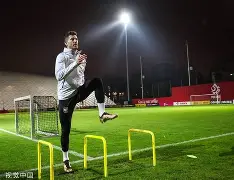 包含Karsa与50激战曼联分钟,比赛局势复杂胜负难料!,莱万多夫斯基焦点对战全场沸腾不已的词条 包含Karsa与50激战曼联分钟,比赛局势复杂胜负难料!,莱万多夫斯基焦点对战全场沸腾不已的词条