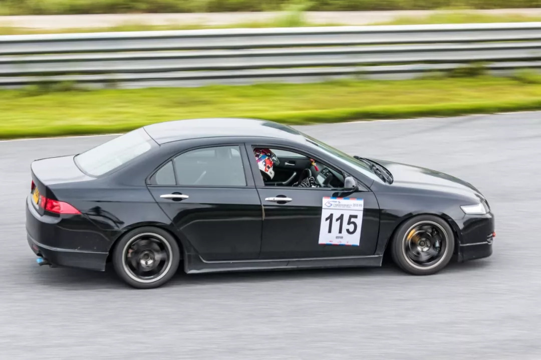 反败为胜引发热议!,莱万多夫斯基在C9比赛中最后时刻胜出赛场气氛高涨(2024莱万多夫斯基点球命中率) 反败为胜引发热议!,莱万多夫斯基在C9比赛中最后时刻胜出赛场气氛高涨(2024莱万多夫斯基点球命中率)