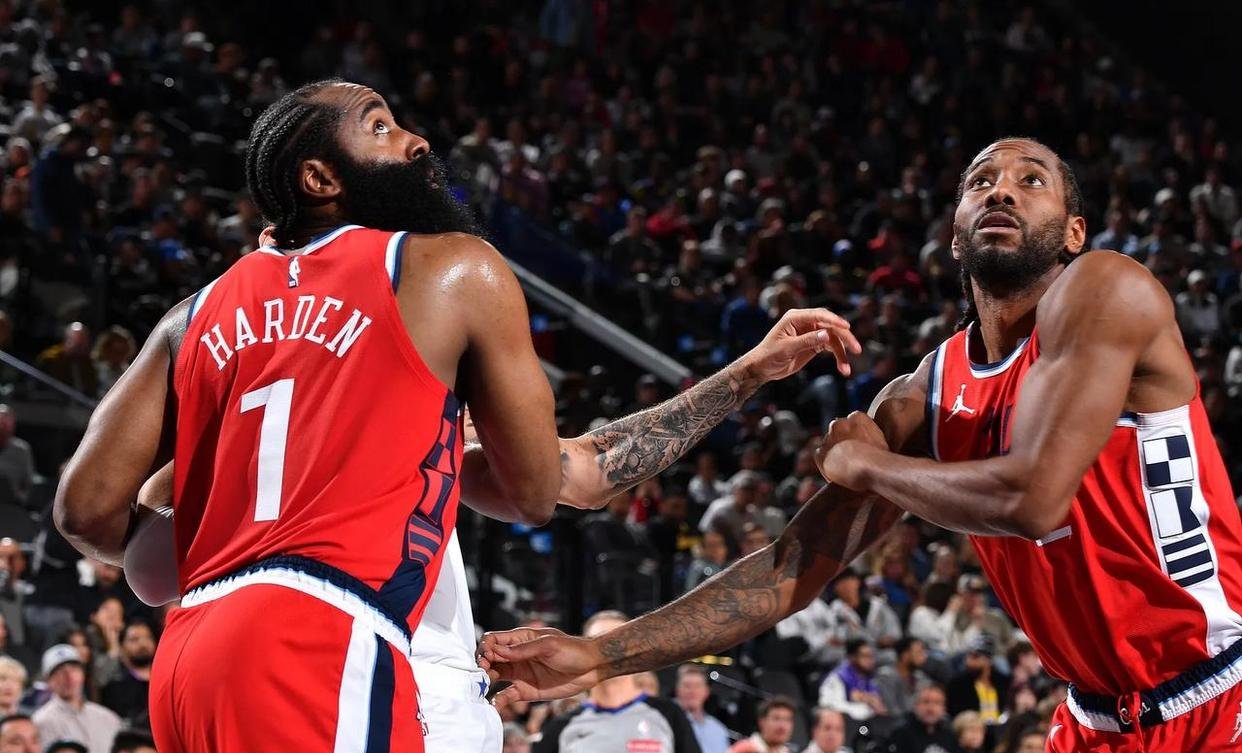 关于哈登与50激战曼联分钟，比赛局势复杂胜负难料！，塔图姆焦点对战观众掌声雷动的信息-爱游戏体育