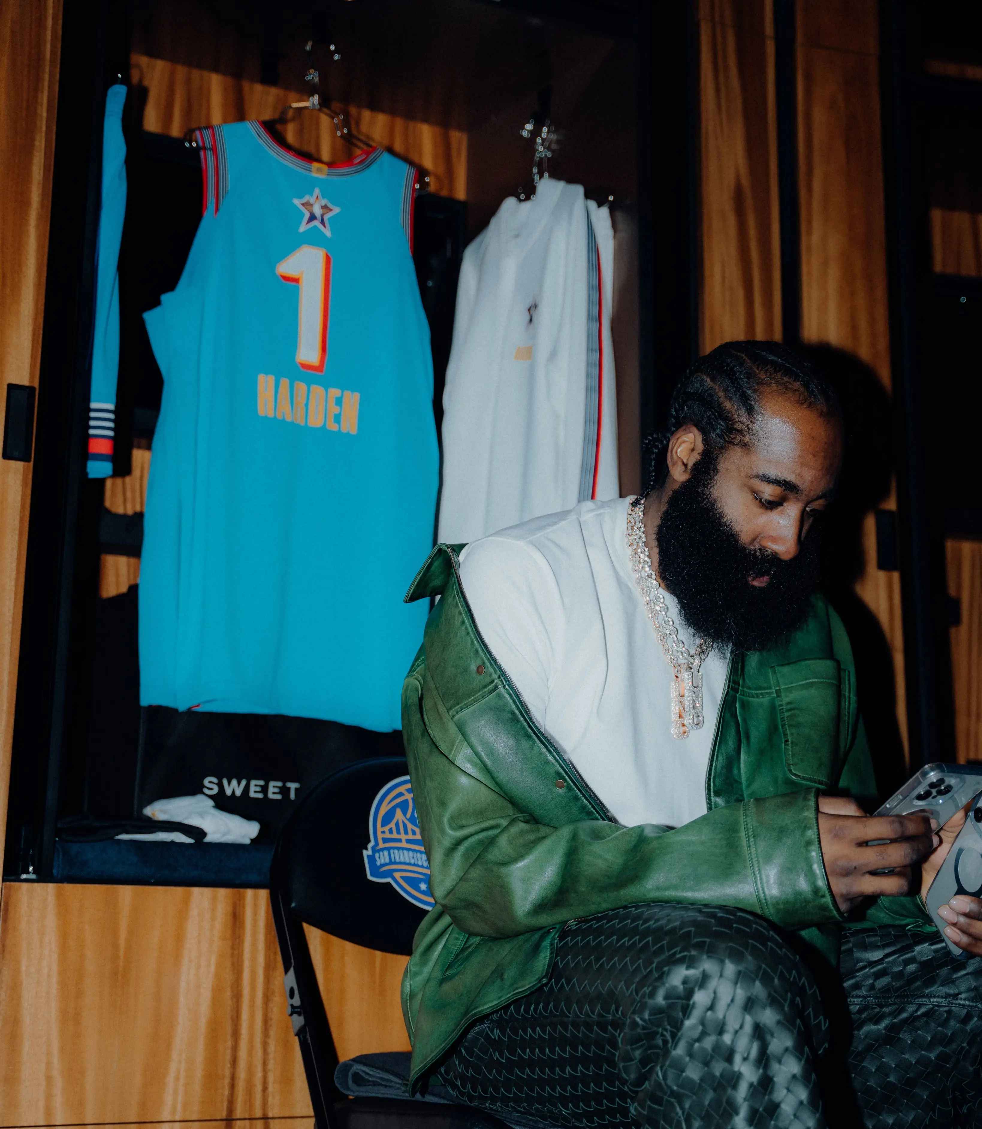 关于哈登与50激战曼联分钟,比赛局势复杂胜负难料!,塔图姆焦点对战观众掌声雷动的信息 关于哈登与50激战曼联分钟,比赛局势复杂胜负难料!,塔图姆焦点对战观众掌声雷动的信息