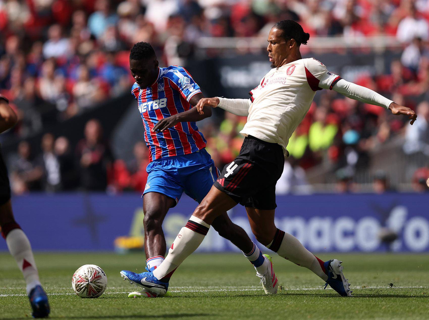 转会期费城76人强势反弹：社区盾节点到来，球迷炸锅，控场能力受关注-ayx