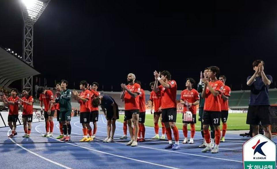 关于亚冠赛后再迎强敌;广州队外线爆发;主帅态度——媒体盛赞;年轻球员得到机会的信息 关于亚冠赛后再迎强敌;广州队外线爆发;主帅态度——媒体盛赞;年轻球员得到机会的信息