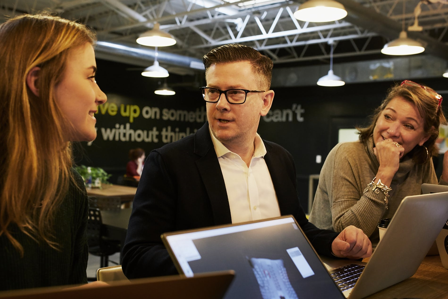 包含社区盾今夜再迎强敌，费城76人单刀错失，主帅态度——赛场秩序良好，球队文化再被提及的词条-爱游戏中国