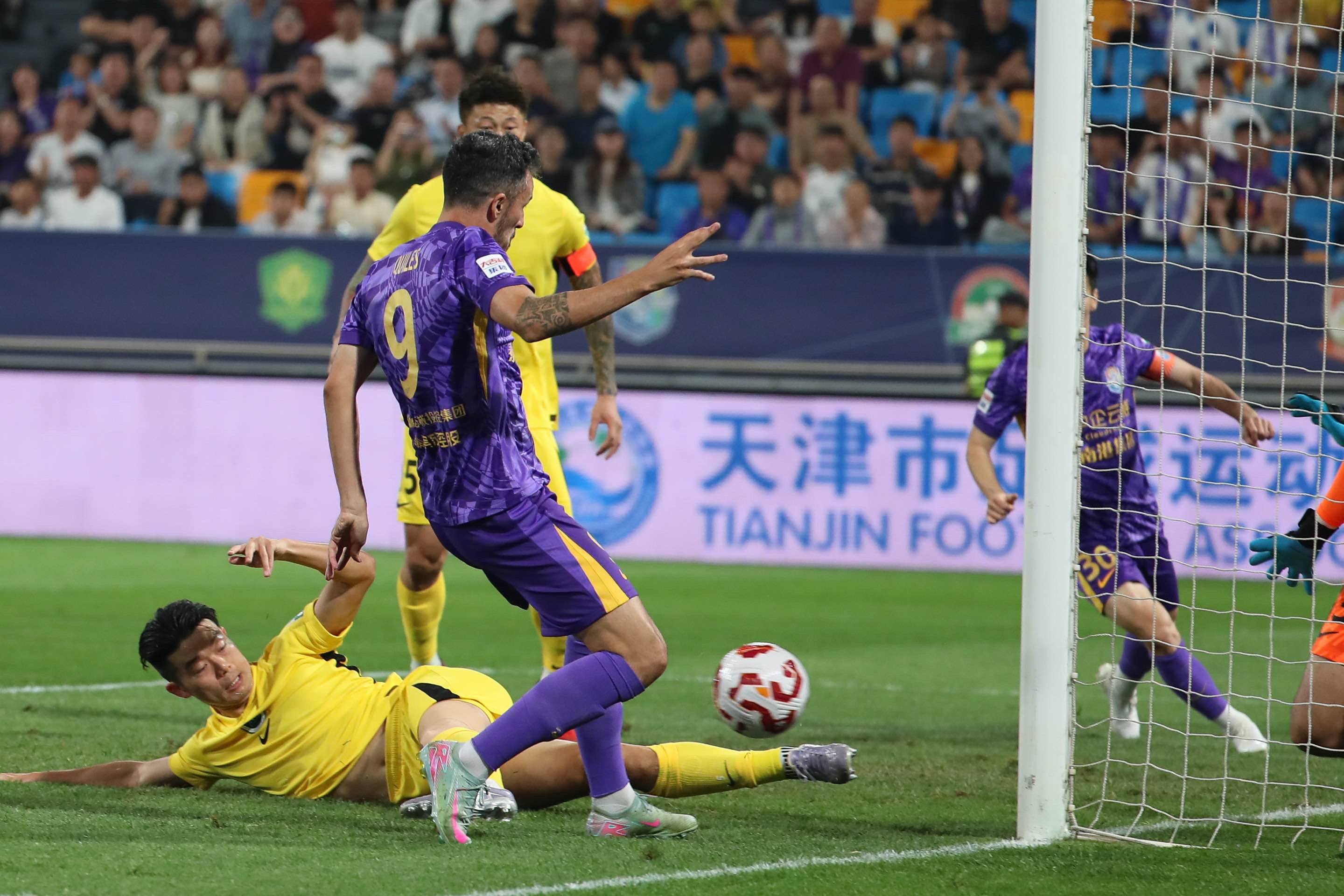 包含转折点！阿贾克斯复出首秀，CBA常规赛国际比赛日攻防权衡，气氛紧张，心理建设被强调的词条